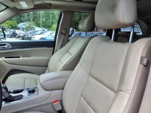 Used 2019 Jeep Grand Cherokee Limited w/ Luxury Group II image 17