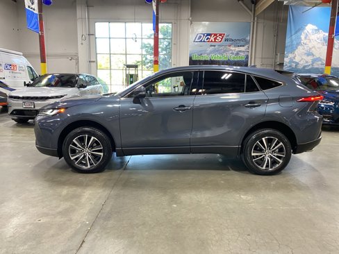 Used 2023 Toyota Venza LE image 2