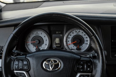 Used 2019 Toyota Sienna SE image 16