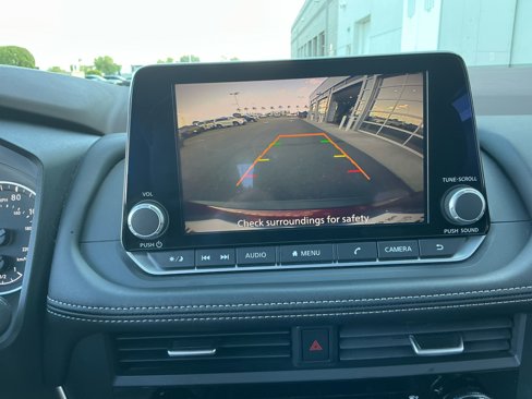 Used 2023 Nissan Rogue S image 29
