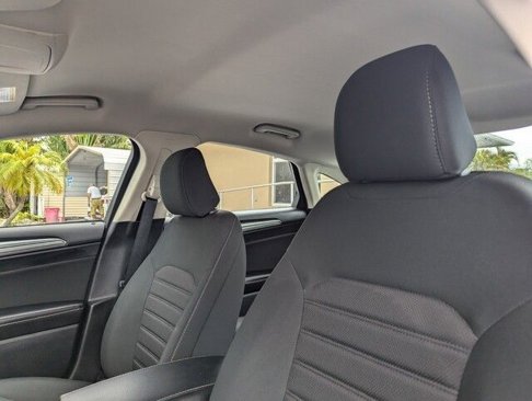 Used 2020 Ford Fusion SE image 12