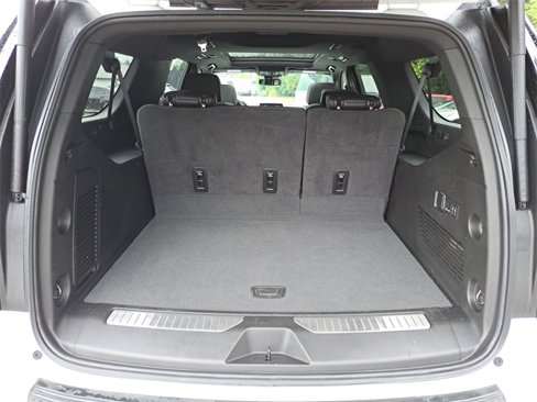 Used 2024 Chevrolet Suburban RST w/ Luxury Package image 27