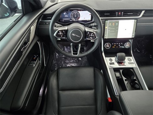 Certified 2024 Jaguar XF R-Dynamic SE image 12