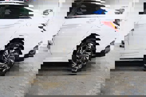 Used 2025 Hyundai Elantra SEL image 7