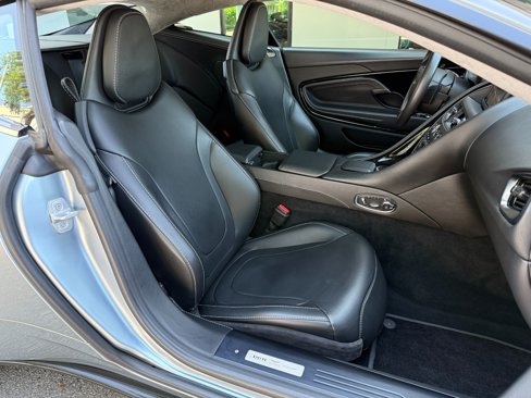 Used 2018 Aston Martin DB11 V12 image 30