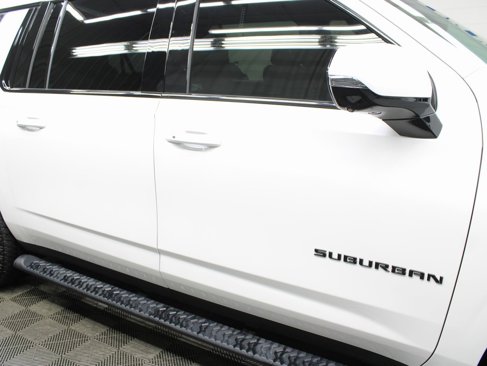 Used 2025 Chevrolet Suburban Z71 image 36