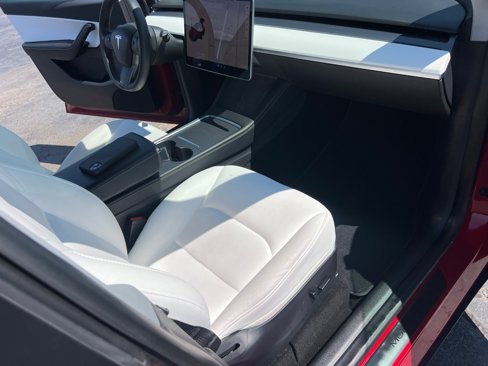 Used 2021 Tesla Model Y Long Range image 19