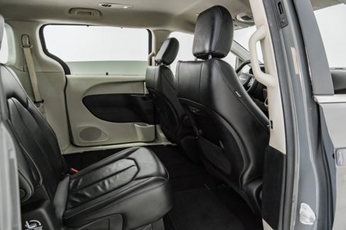 Used 2022 Chrysler Pacifica Touring-L image 30