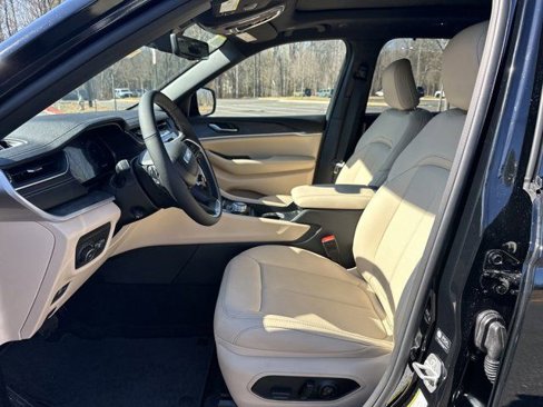 New 2025 Jeep Grand Cherokee Limited w/ Luxury Tech Group II image 9