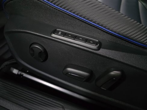 Used 2024 Volkswagen Golf R image 31