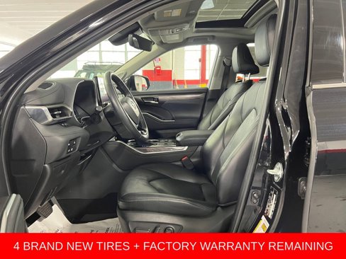 Used 2023 Toyota Highlander Limited image 11