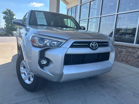 Used 2024 Toyota 4Runner SR5 image 2