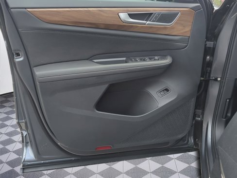 New 2025 Volkswagen Atlas SE image 23