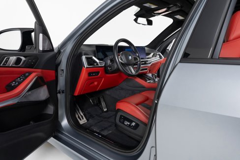 Used 2024 BMW X5 M Competition w/ Executive Package image 13