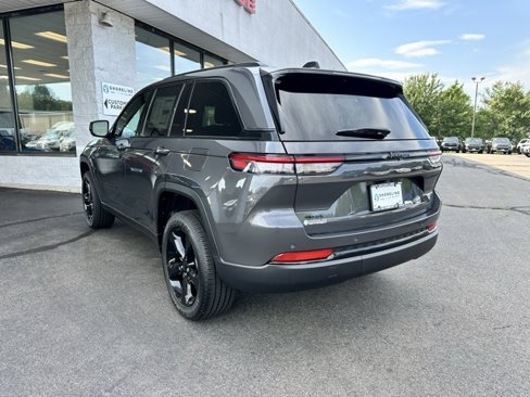 New 2025 Jeep Grand Cherokee Altitude image 7