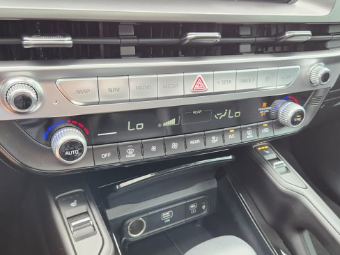 Used 2025 Kia Telluride S image 23