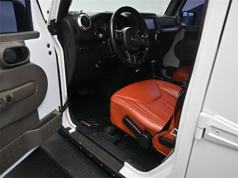 Used 2015 Jeep Wrangler Unlimited Rubicon image 11
