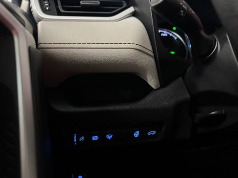 Used 2022 Toyota RAV4 XLE Premium image 23