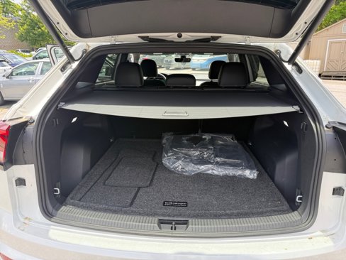 Certified 2025 Volkswagen Atlas Cross Sport SEL R-Line image 17