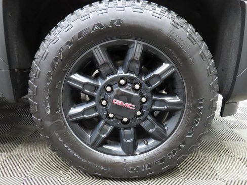 Used 2025 GMC Sierra 2500 AT4 image 8