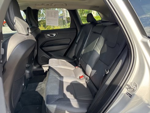 Certified 2025 Volvo XC60 B5 Plus image 30