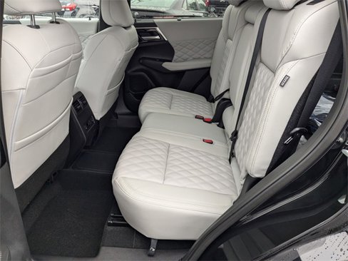New 2025 Mitsubishi Outlander SEL image 24