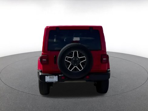 Used 2025 Jeep Wrangler Sahara image 9