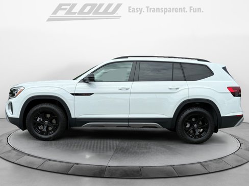New 2025 Volkswagen Atlas Peak Edition SE image 4