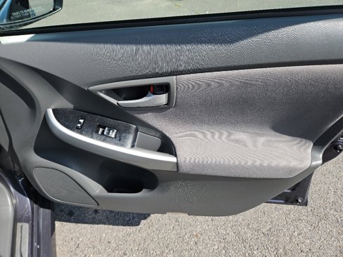 Used 2011 Toyota Prius Five image 17