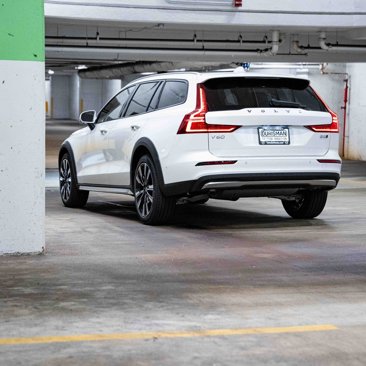 New 2026 Volvo V60 B5 Cross Country Ultra w/ Protection Package Premier image 5