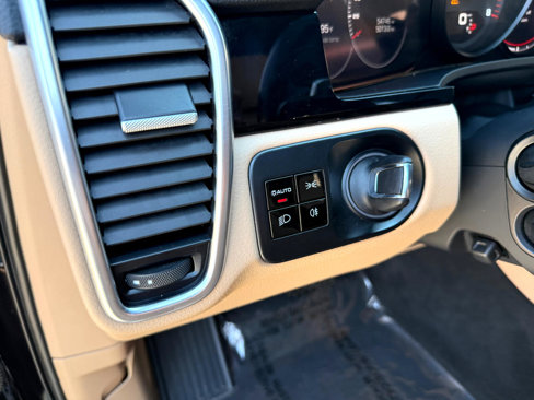 Used 2019 Porsche Cayenne image 17