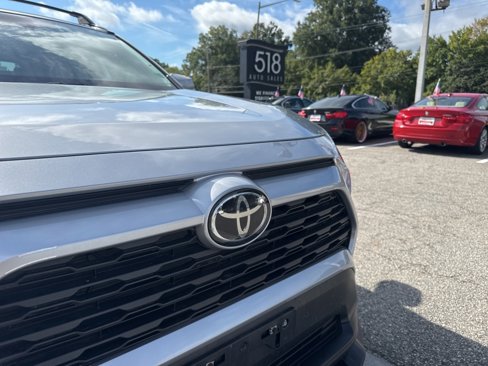 Used 2022 Toyota RAV4 XLE image 5