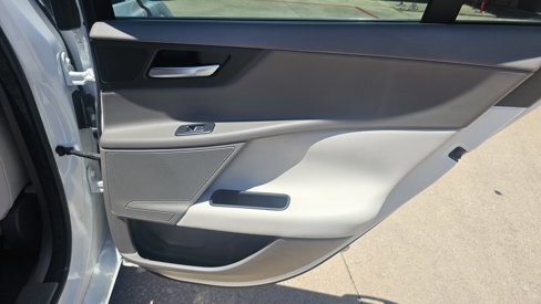 Used 2019 Jaguar XE image 28