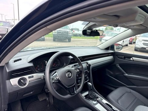 Used 2022 Volkswagen Passat 2.0T SE image 11