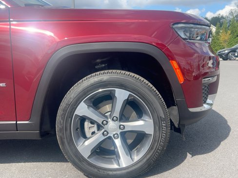 Used 2025 Jeep Grand Cherokee L Limited image 11