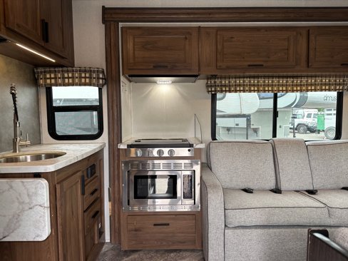 Used 2019 Ford E-450 and Econoline 450 Super Duty w/ Motorhome Prep Package image 24