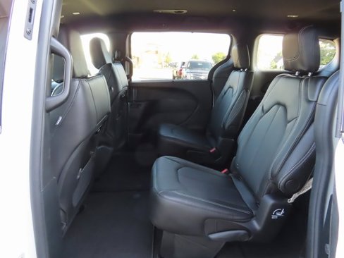 New 2026 Chrysler Pacifica Select image 19