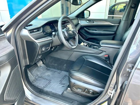 Used 2024 Jeep Grand Cherokee Limited image 13