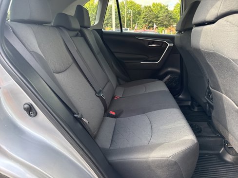 Used 2022 Toyota RAV4 XLE image 16