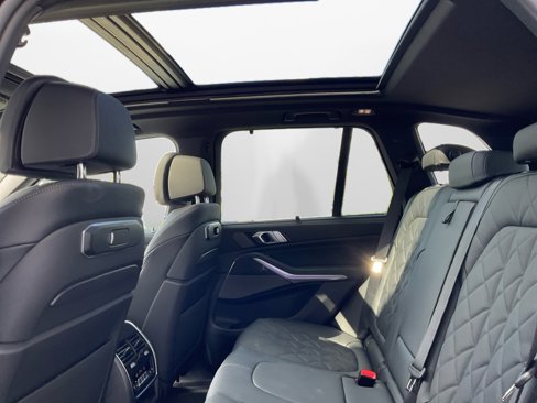 New 2026 BMW X5 M60i image 13