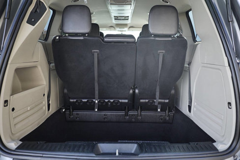 Used 2015 Chrysler Town & Country Touring image 15