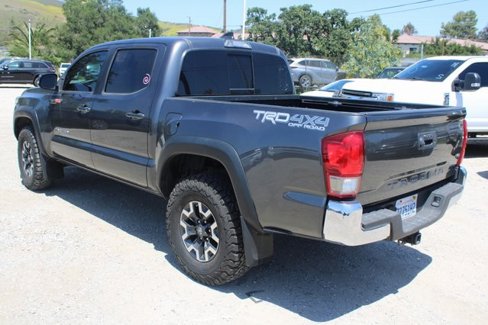 Used 2017 Toyota Tacoma TRD Off-Road image 6