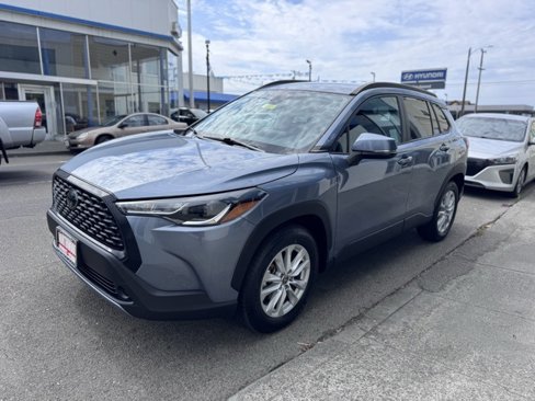 Used 2022 Toyota Corolla Cross LE image 1