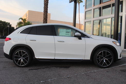 New 2026 Mercedes-Benz EQE 320 4MATIC SUV image 8