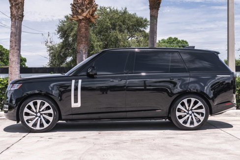 Used 2025 Land Rover Range Rover Long Wheelbase Autobiography image 4