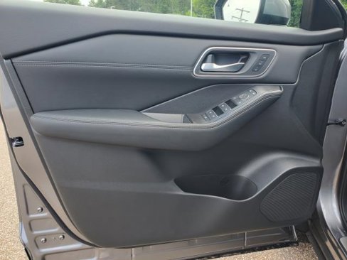 New 2025 Nissan Rogue Platinum w/ Platinum Premium Package image 13