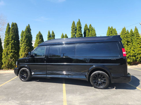 Used 2019 Chevrolet Express 2500 Extended w/ Enhanced Convenience Package image 4