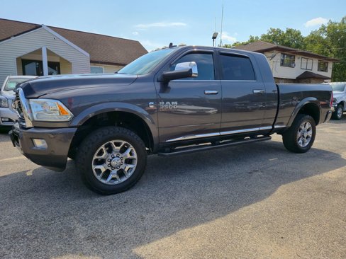 Used 2018 RAM 3500 Laramie Longhorn image 3