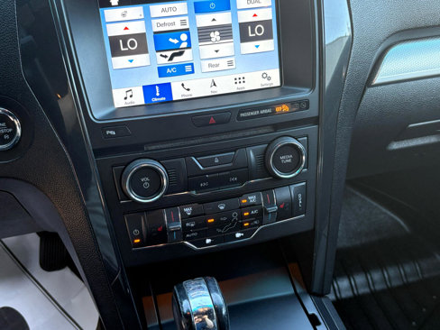 Used 2017 Ford Explorer XLT w/ Equipment Group 202A image 18