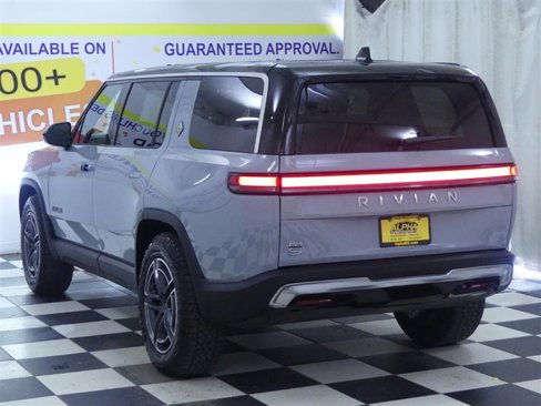 Used 2025 Rivian R1S Adventure image 5